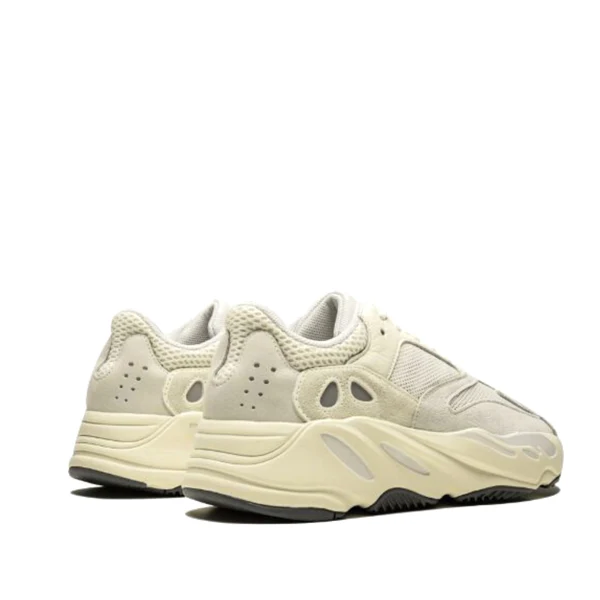 YEEZY BOOST 700 "Analog" - Image 3