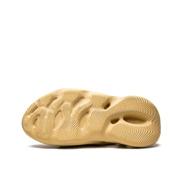 YEEZY FOAM RUNNER "Desert Sand" - Image 4